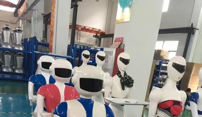 人工智能和智能服務機器人（無線充電）