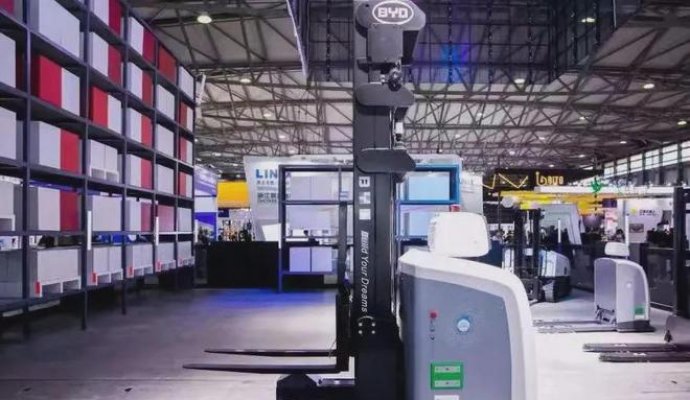 AGV作為數(shù)據(jù)終端，讓工業(yè)互聯(lián)網(wǎng)更加高效（一）（無線充電）