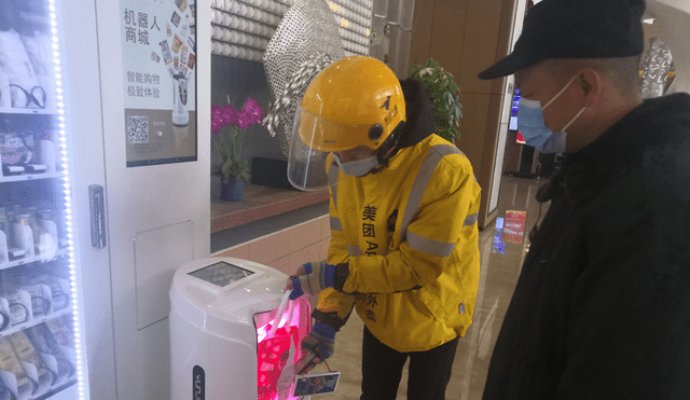 餐飲機(jī)器人讓送餐服務(wù)更智能（無線充電）