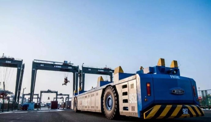 強勁AGV助力：無人自動化碼頭橫空出世，顛覆物流行業傳統模式！（無線充電）