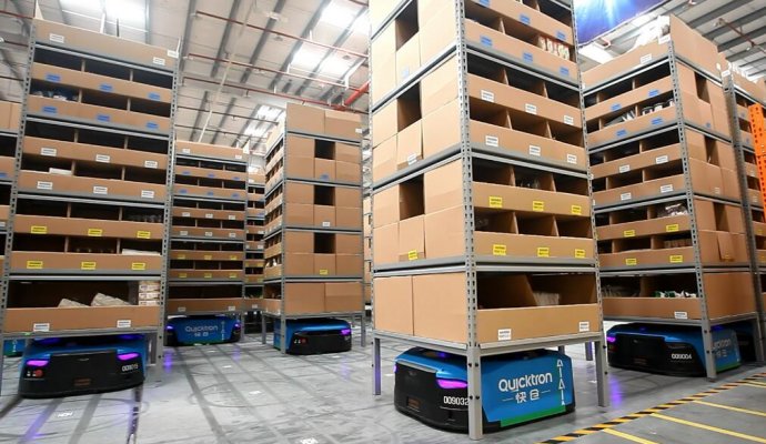 AGV搬運機器人：工業(yè)物流的多行業(yè)利器（無線充電）