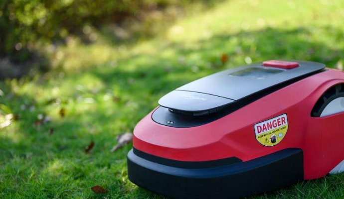 你知道嗎？戶外清掃機器人已經可以這樣充電了！（無線充電）