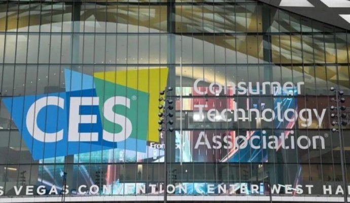 AI機(jī)器人助您享受無(wú)憂生活（無(wú)線充電）