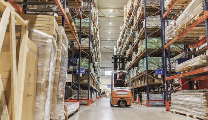 解鎖電商倉儲新動力：AGV/AMR 小車無線充電系統革新之路