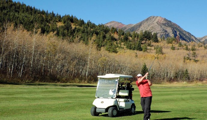 重塑球場體驗：魯渝能源高爾夫球車無線充電系統(tǒng)開啟綠色運營新篇章